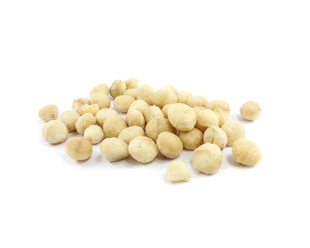 Raw macadamia kernels